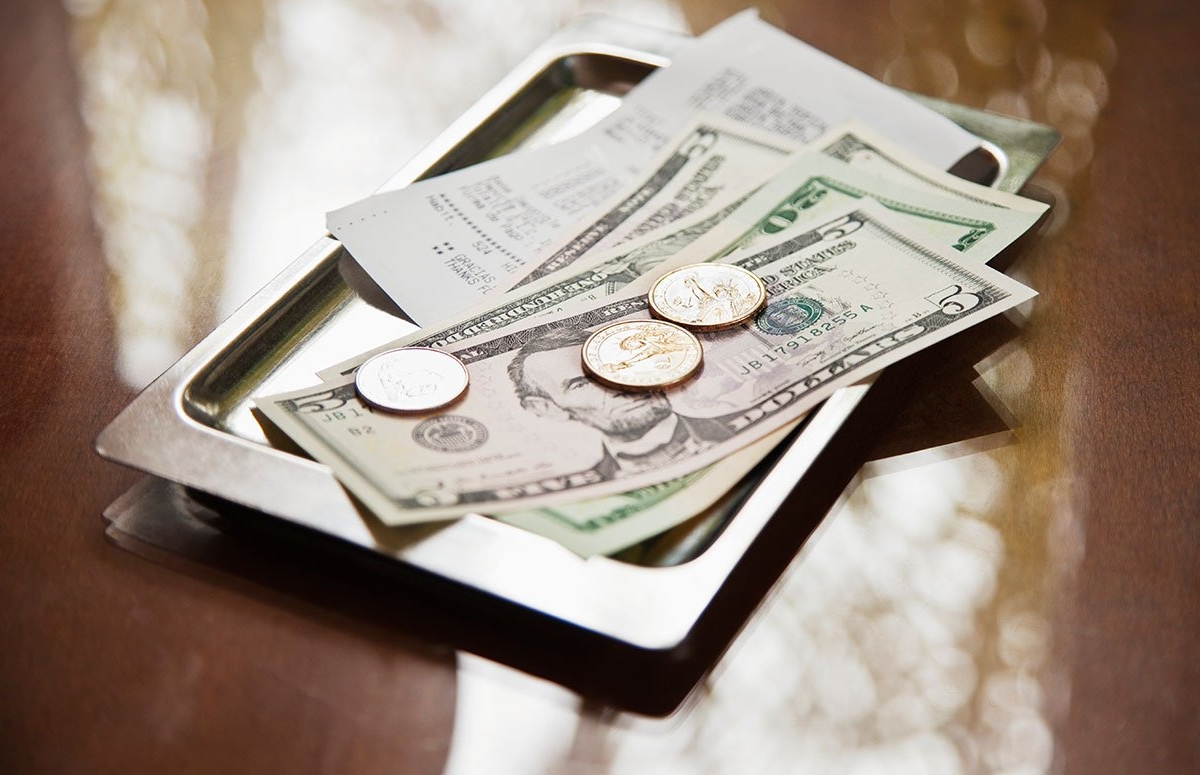 How Much Should I Tip Restaurant Tipping Behavior As A Result Of Prior 